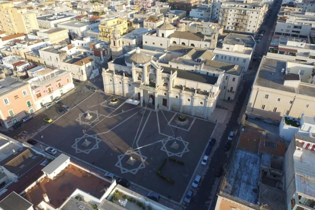 Domus Elegans In Centro Villa Manfredonia Bagian luar foto
